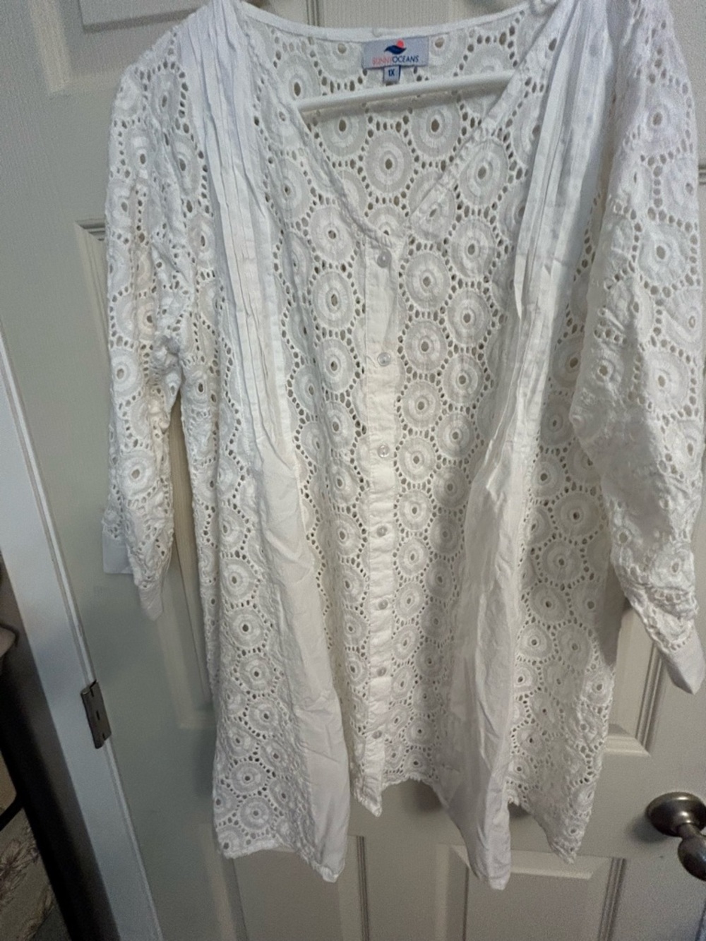 White Eyelet Button Front Tunic  1X
***See notes below about sizing **